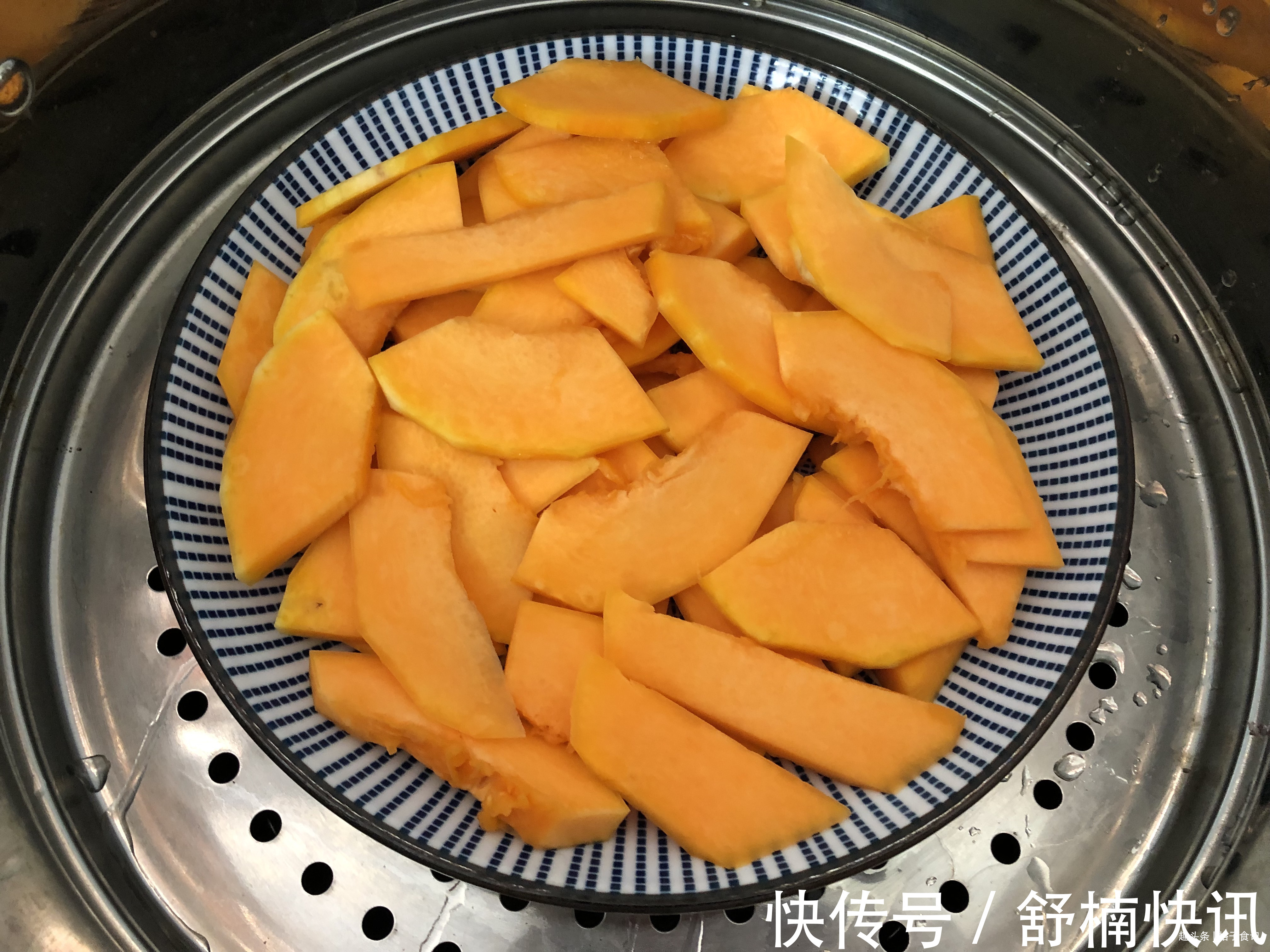 糯米粉|南瓜最好吃的做法，加上糯米粉拌一拌，香甜软糯，上桌家人抢着吃