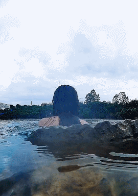 |搞笑趣图段子:老婆一起看啊,那女的真不要脸穿成这样!!