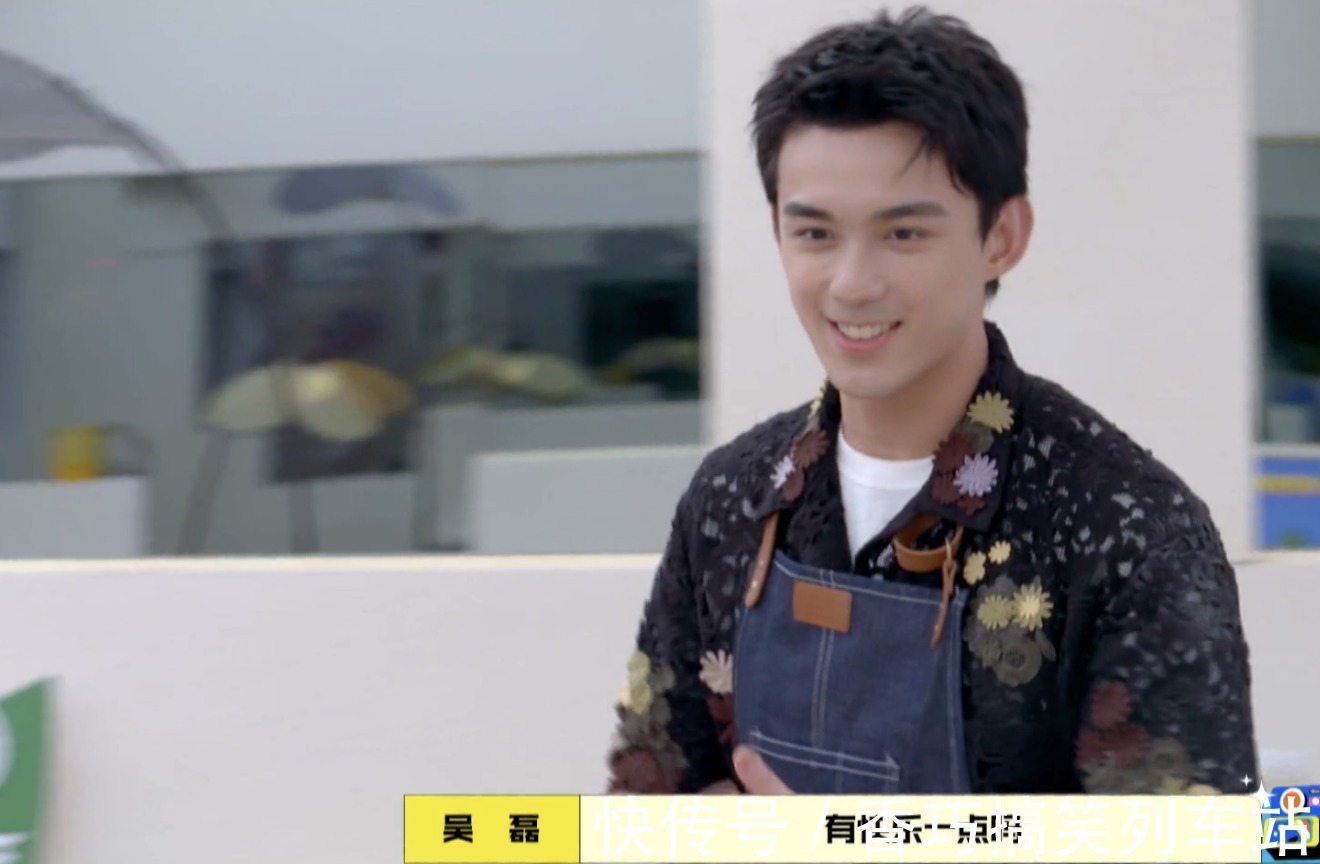 赵丽颖录节目沉默寡言状态差,何炅耿直提醒:麻烦偶尔说几句话