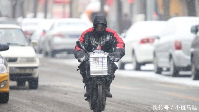 编造谎言|被投诉的快递员:编造谎言下跪、服药自杀、赔付八千货款……