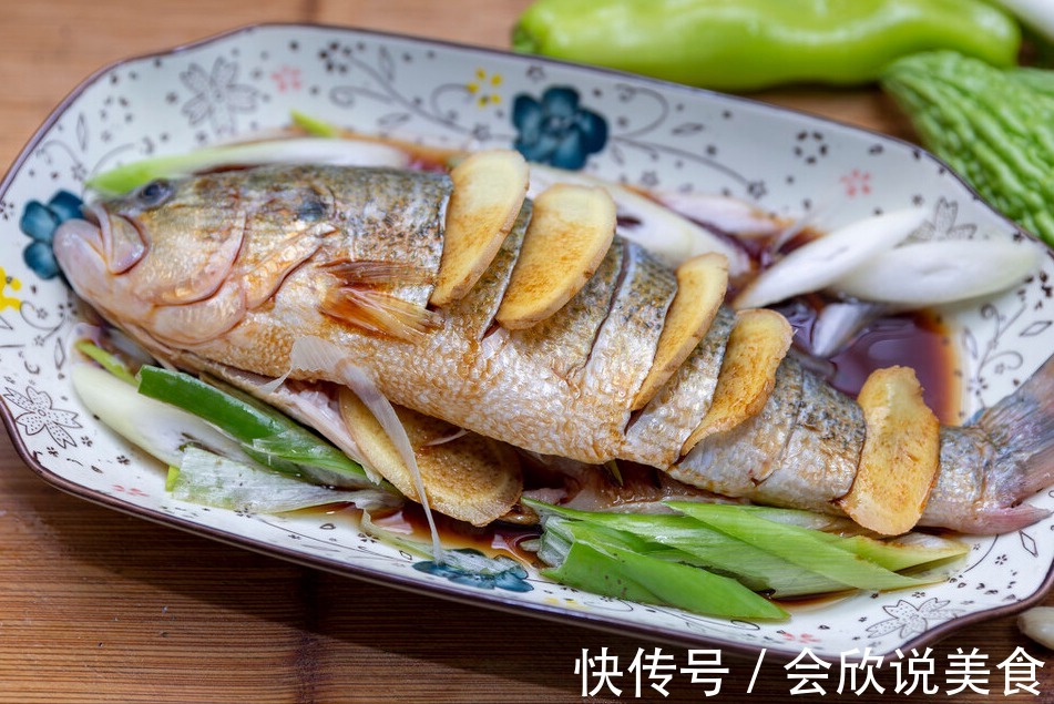 不管炖什么鱼,都别用料酒去腥,多放1味料,鱼肉鲜香,还没腥味
