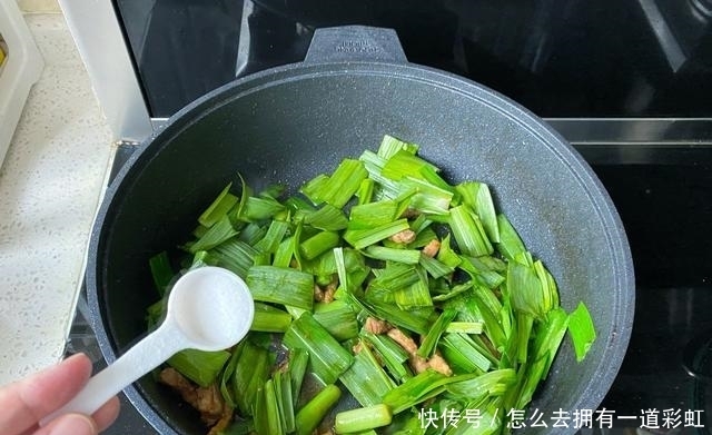 青蒜苗炒肉家常美味的吃法,香浓味美又下饭,美味爽口开胃
