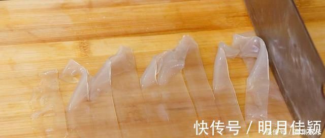 懒人|做凉皮太复杂了,教你一种懒人做法,掌握淀粉水的比例很重重要
