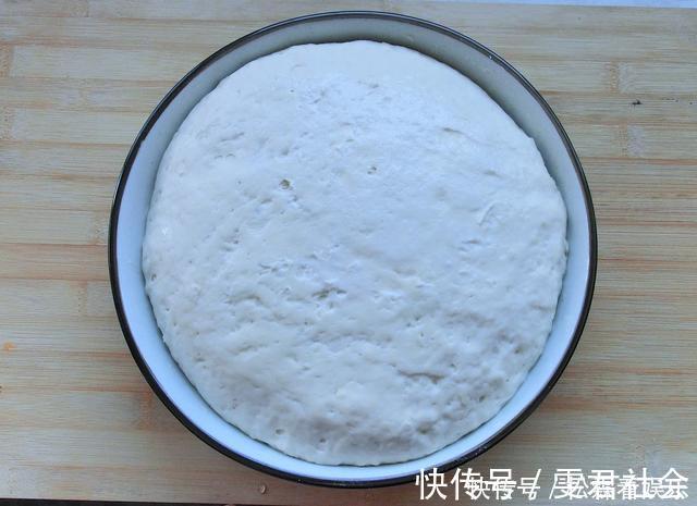 面团|蒸包子时,记得不要只加酵母,面里加2样,包子又白又软又香又甜