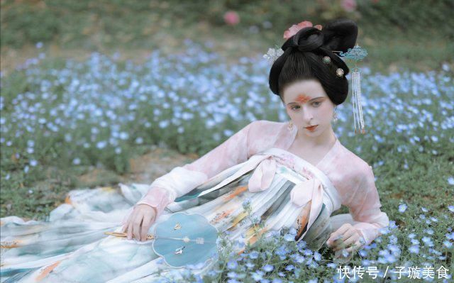 中华汉服@当外国人穿上中华汉服会是什么样子本以为会奇怪,但是却很惊艳