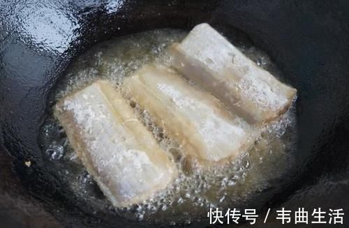 饭店|炸带鱼时裹面糊沾面粉都不对,饭店都是这么做的,酥脆好吃不油腻