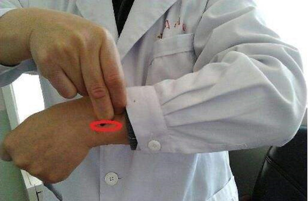 老花眼|老中医绝学“一根手指”能养生,恢复视力不老花,效果立竿见影