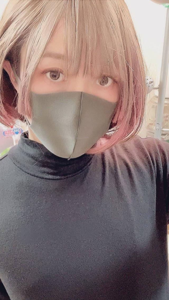 美腿|美女漫画家是伪娘!晒美腿卖自绘T恤真实年龄吓到网友:是大叔啊