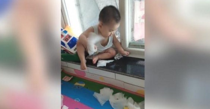 祖宗|进门就看到萌娃这幕,这是生了个小祖宗,妈妈欲哭无泪啊