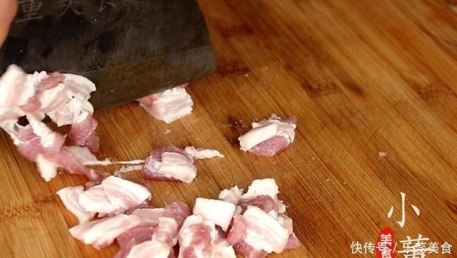 面条别再煮着吃了,教你做蒸面条,简单省事,主食和菜都有了