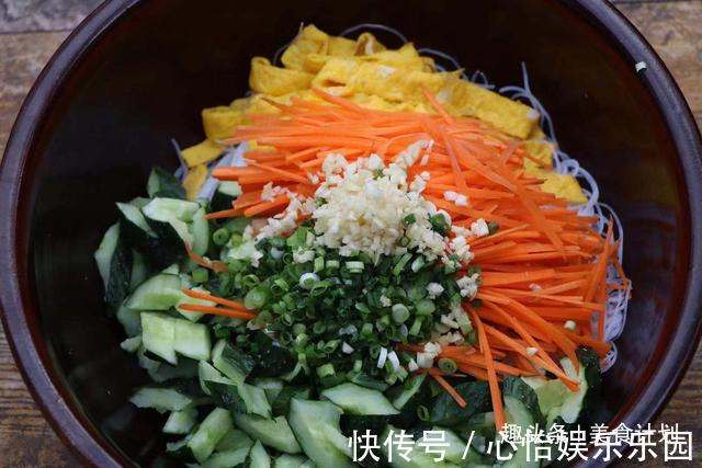素菜|夏天比肉还受欢迎的素菜，花钱不多，简单一拌就上桌，比凉皮好吃