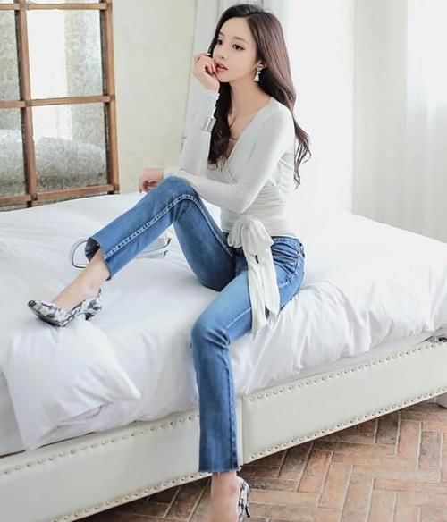 魅力|魅力女人穿紧身牛仔裤，既休闲又修身，真是太美了！