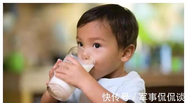 睡眠质量|“天天喝牛奶”的娃和“从不喝牛奶”的娃,长大后的差距很明显