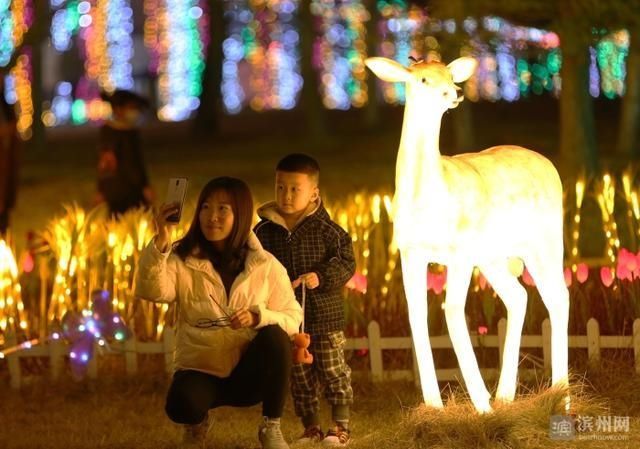 老年|「新春走基层」流光溢彩滨州夜 华灯璀璨迎新春