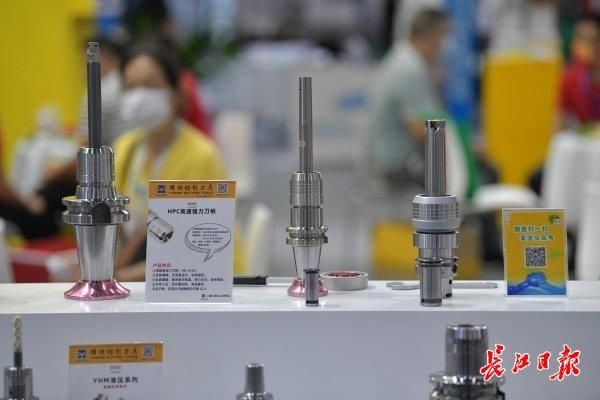 机博会|装上“大脑”的机床具备自主决策能力，国产智能机器人亮相机博会