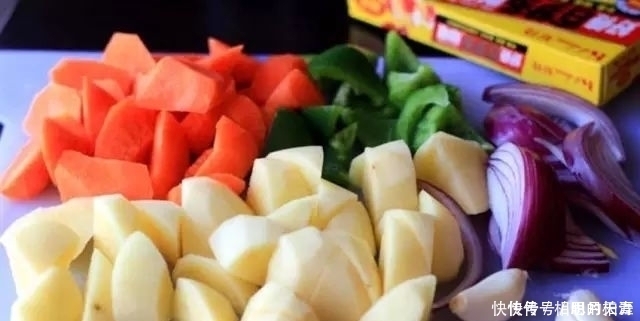 炒土豆丝,千万不要直接炒,2个小诀窍,土豆丝香辣脆爽,超好吃