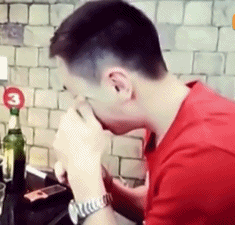 |搞笑GIF:妹子在某音学的吧,跳得还不错