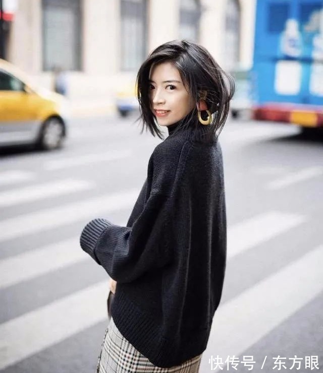时髦 这些才是“毛衣”的高级穿法,保暖时髦又温柔,普通人也能驾驭