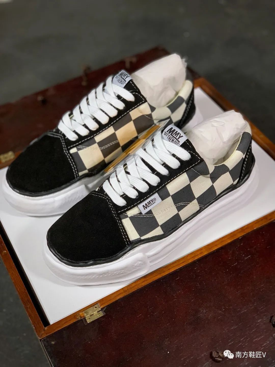 溶解鞋|运用解构将贝壳头vans匡威等换底,三原康裕溶解鞋爆火网络?!