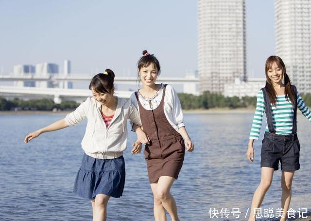 出门散步手机钥匙没地放?建议大家这样做,巧妙又实用