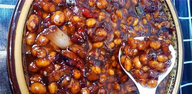 想吃香菇酱不用出去买，在家就能做，鲜香下饭，拌面夹馒头都好吃！