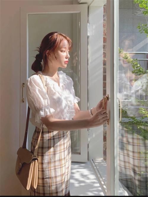 舒服的早春配舒服的穿搭，短上衣＋高腰下装，怎么穿都吸睛