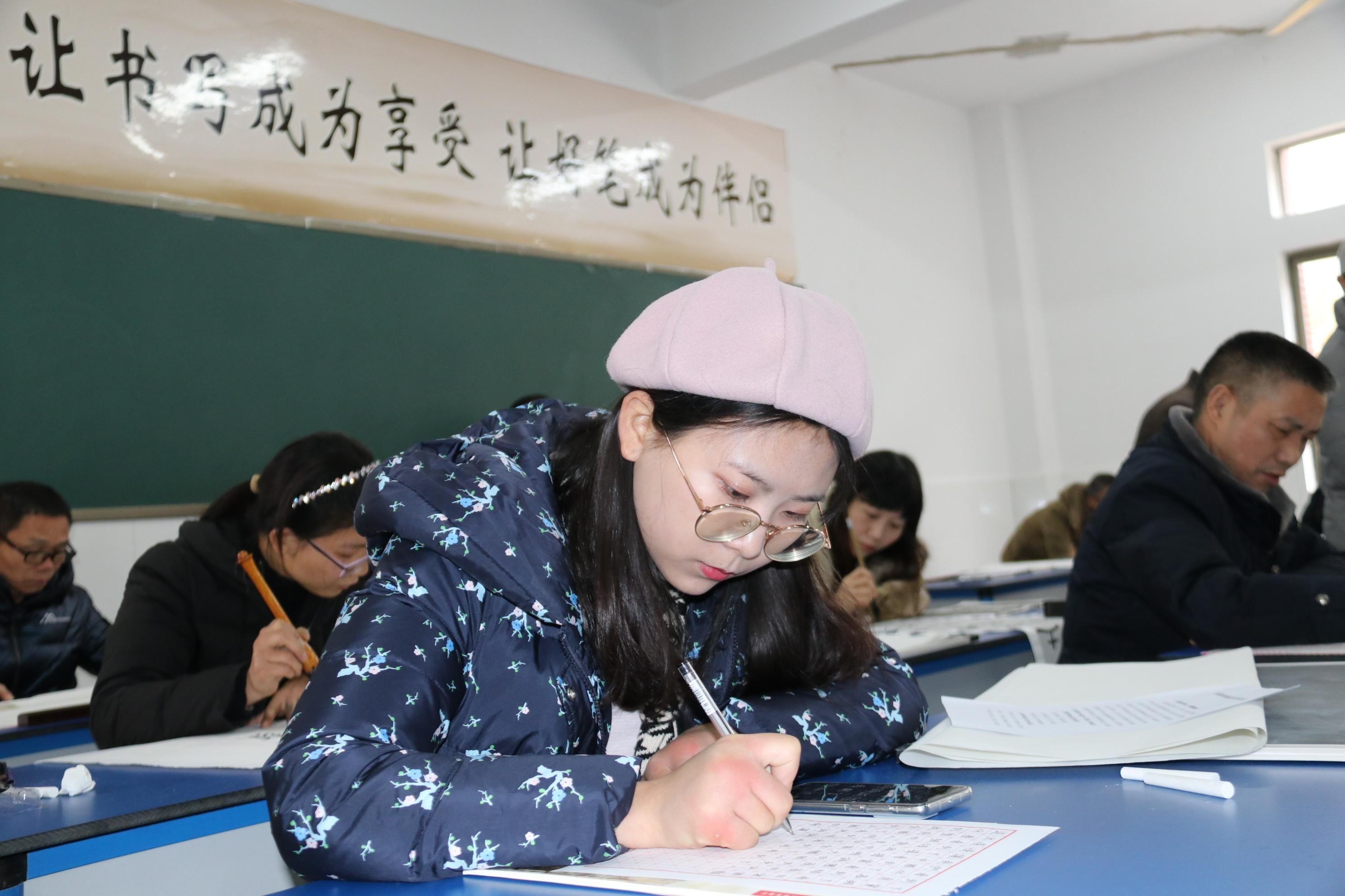  书法|隆回350名师生现场书法比赛（图）