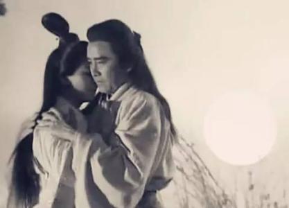 倚天屠龙记!此人是倚天中第一高手,实力远胜张三丰,一出手重现江湖百年光景