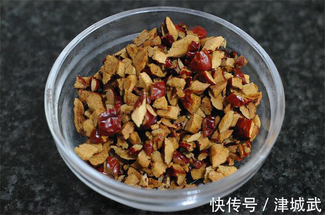 儿子爱上这早餐，粉粉糯糯特松软，10分钟连碗端上桌，好吃！