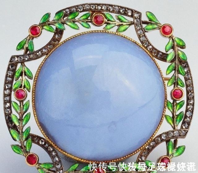 新西兰 奢华的英国皇室胸针,是女王的最爱,款式简单却搭配出优雅贵气感