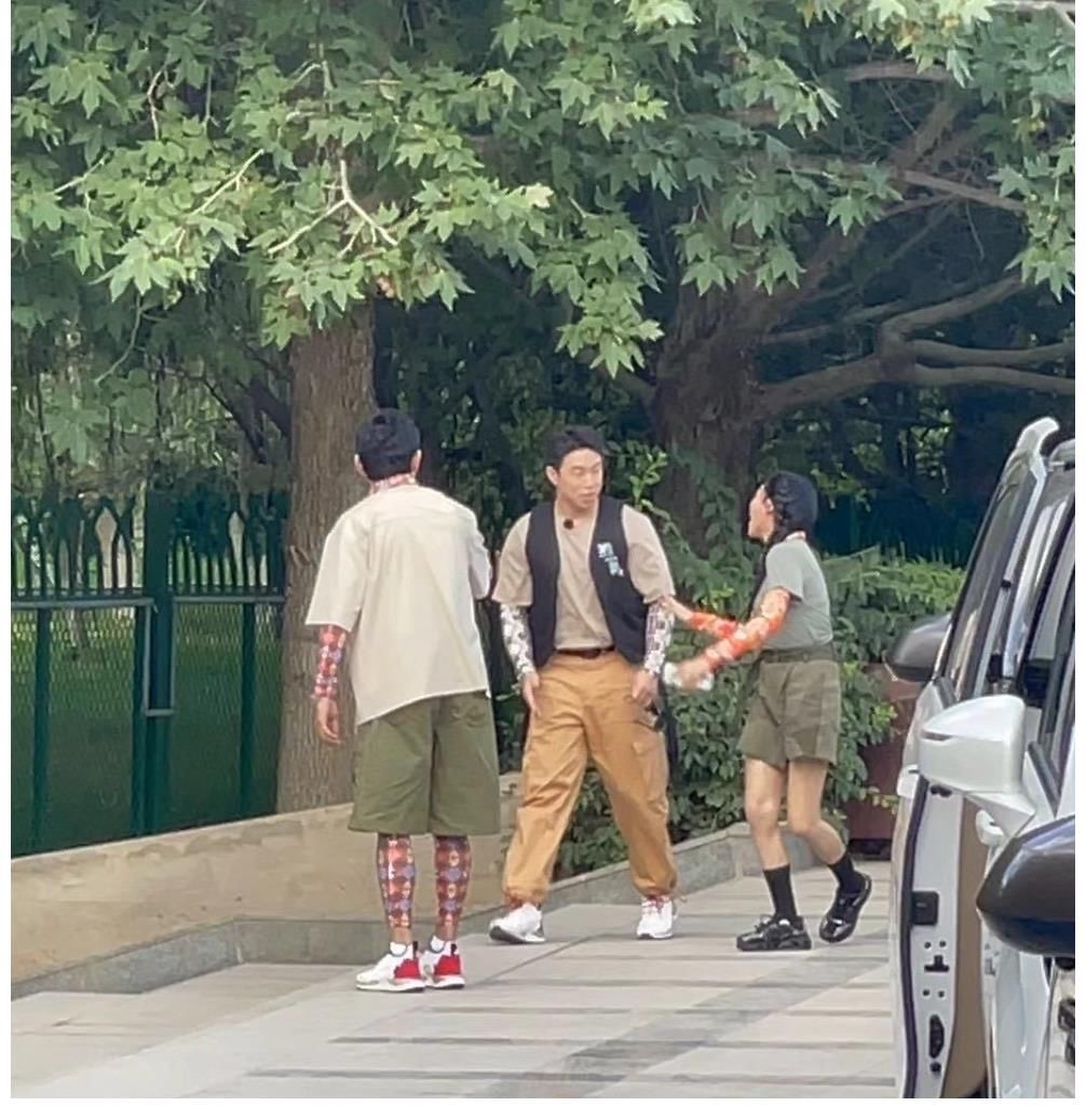 嘉宾们|《极限挑战宝藏行》路透，烧饼向佐何洛洛等加盟，不见元老王迅？