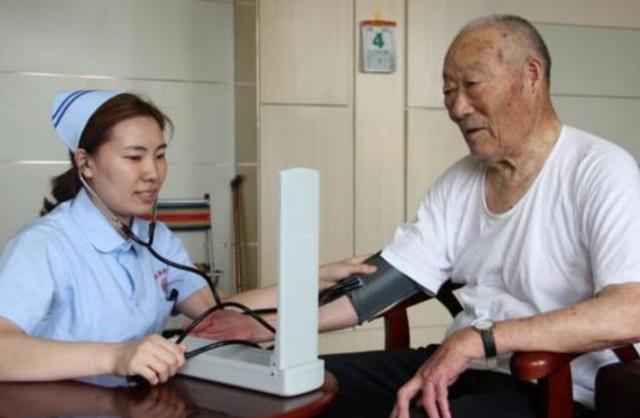 孝顺|这几类老人,步入晚年后“很吃香”,子女争着养老,你在列吗