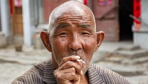 危害|忍不住想要吸烟？给你提个醒：别选择2种烟，危害比传统烟更大