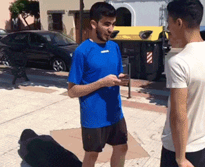 |搞笑GIF:日防夜防闺蜜难防