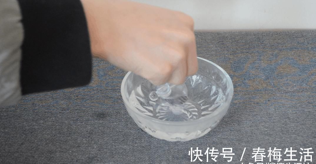 吸盘挂钩老是掉 教你一个简单绝招, 挂几十斤都很牢固, 太实用了