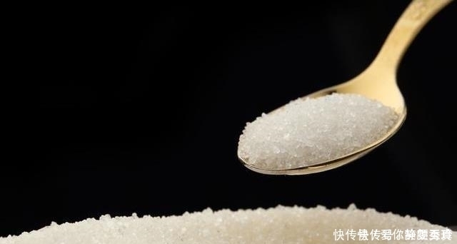 搅拌均匀|晚上洗脸后，建议大家擦点它在脸上，坚持数天，皮肤白白嫩又滑