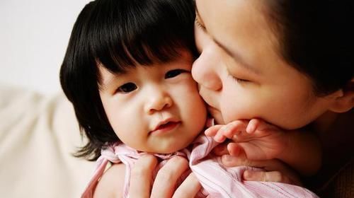 相劝|女孩一丝不挂和妈妈逛超市,路人好心相劝,却被怒怼多管闲事