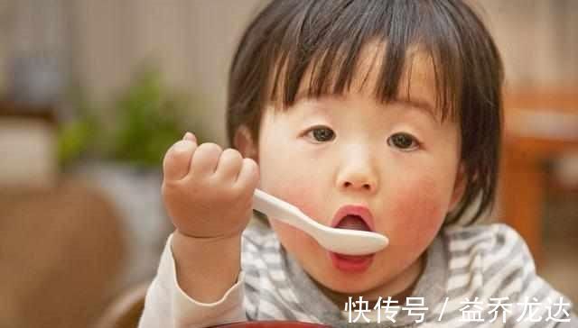 辅食|1岁宝宝求高抬贵手,3种辅食我们不能吃,会伤脾胃,长不高的