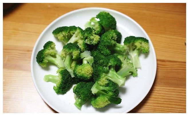 闺蜜出差到我家里玩,我特意下厨做了一桌菜,饭后她都不想走了!