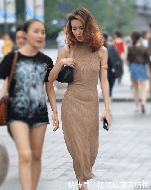 气质 为了彰显贵妇的气质,在鞋跟上面镀层“银”,一般的男人不敢靠近