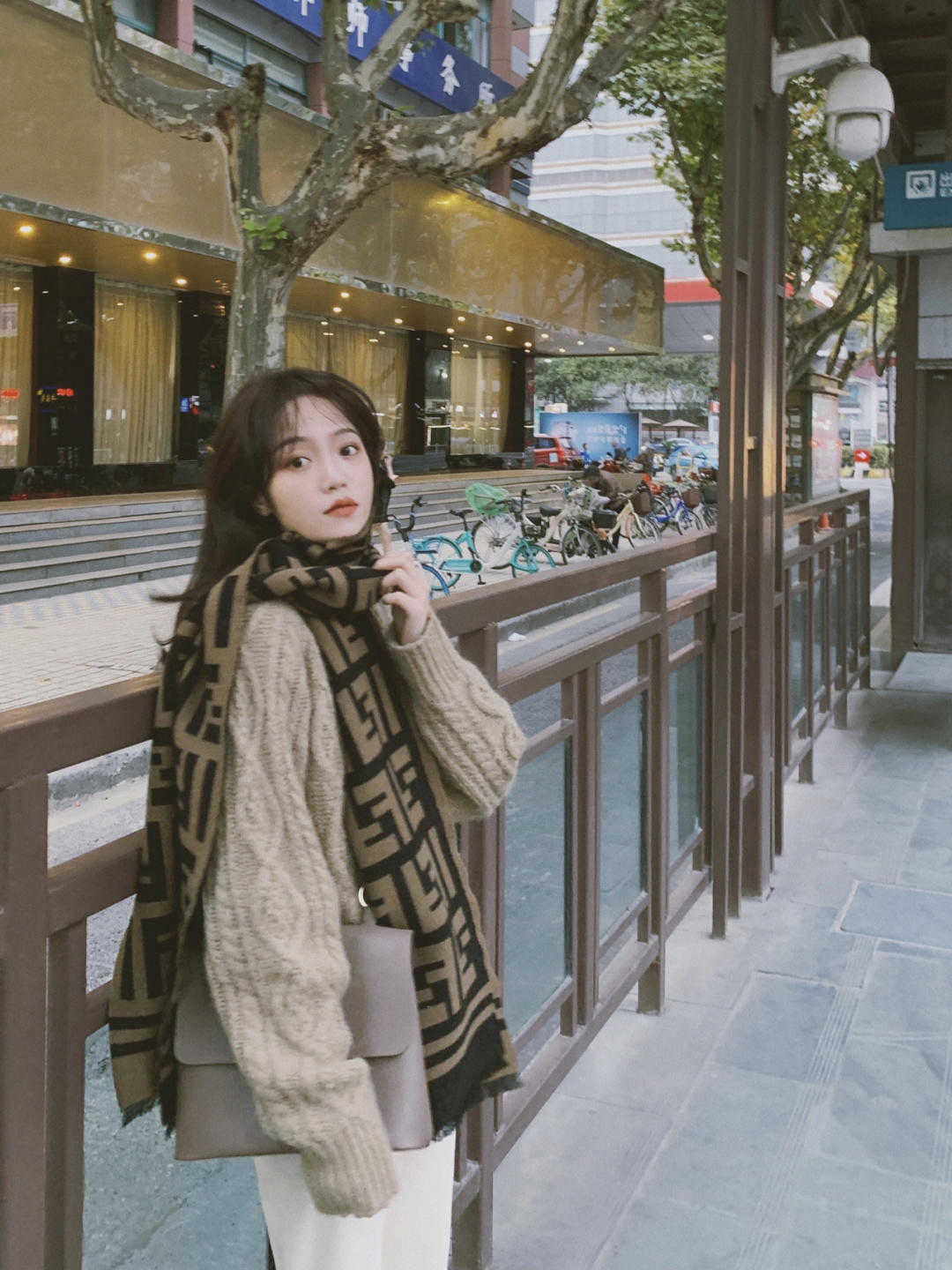 秋天|今年流行奶奶裤,专治各种缺点,微胖女生的最爱