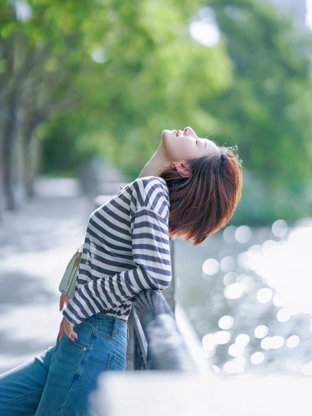 气质|小个子女生如何穿显高?条纹衫配牛仔裤显瘦还提升气质,高级洋气