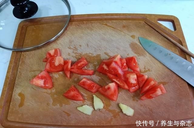 老公带小姑娘回家吃饭,我做了一桌菜招待,她惊讶的“三观”尽碎!