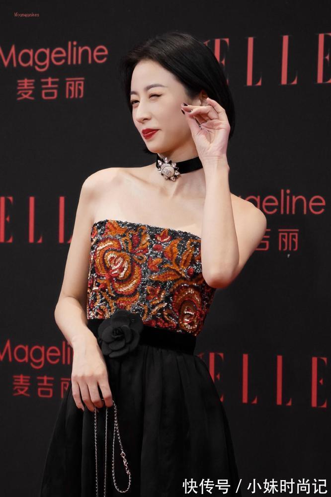 看点@周雨彤身着高奢卖萌招人爱,大气长相凸显穿搭魅力,刺绣元素养眼