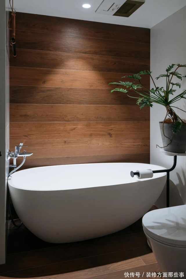 藏书|96平现代风三居室,沙发墙居然是一排书柜,没事看您书太惬意了