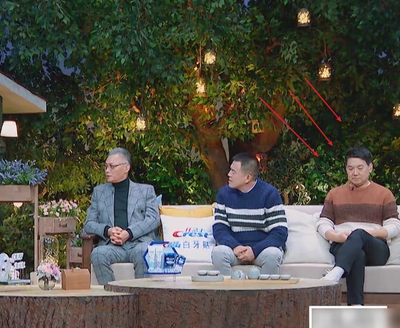 表情|金莎与耿斯汉再约会，但她爸爸的表情有深意：是我本人没错了！