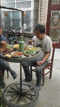 |搞笑GIF:挖掘技术相当强悍,竟然挖出了意外惊喜