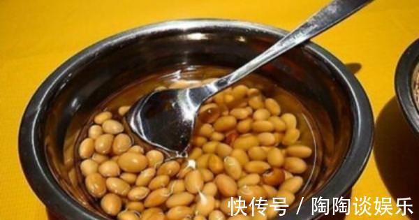 肥料|绿萝的最爱,家家都有,2周喂一点,叶子油绿翠亮,新叶巴掌大