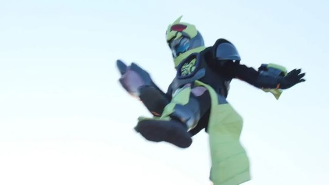 蝗虫|假面骑士Vice新型蝗虫基因组官方设定公开,这次的围巾不只是装饰了