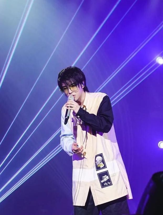 华晨宇《强迫症疯人院》疯狂的背后，才是真实